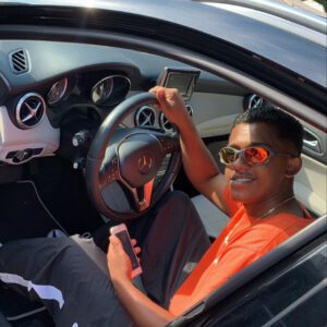 Vitinho RB em imagem de perfil divulgada em plataformas de streaming